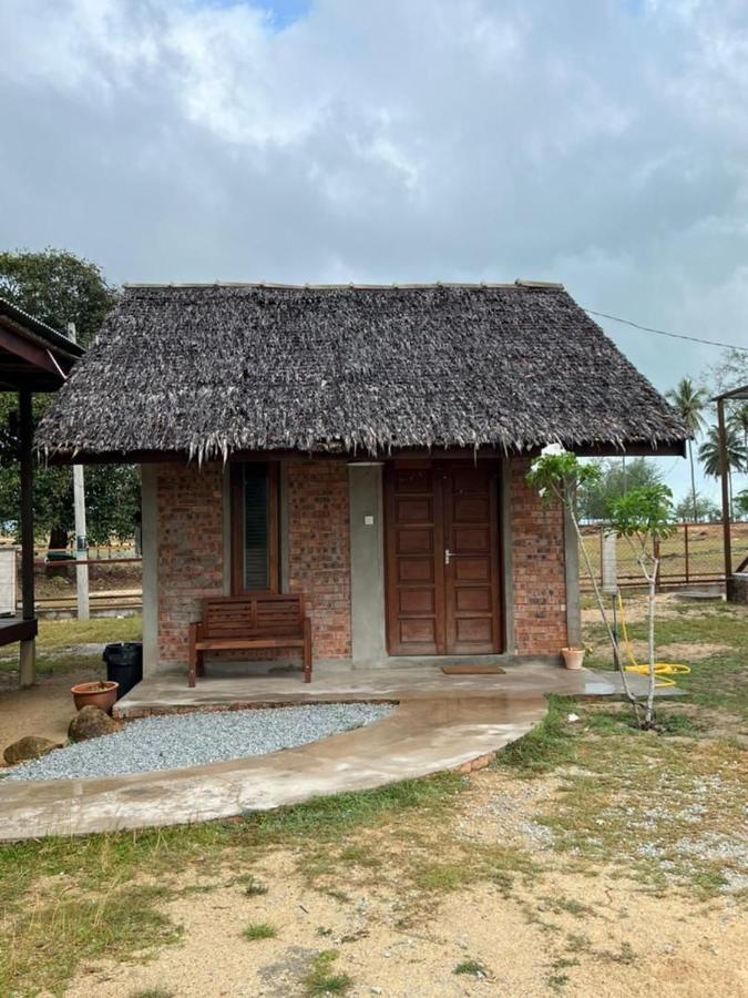 Rembulan Escape - The Red Bowl Villa Kampung Penarik Exterior foto