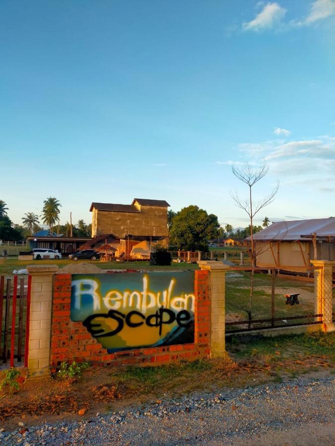 Rembulan Escape - The Red Bowl Villa Kampung Penarik Exterior foto